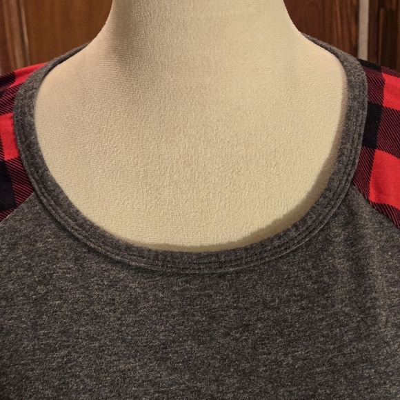 Buffalo Plaid Red & Black Sleeves Gray Shell Holiday Long Sleeve Tee Women M - Picture 5 of 10
